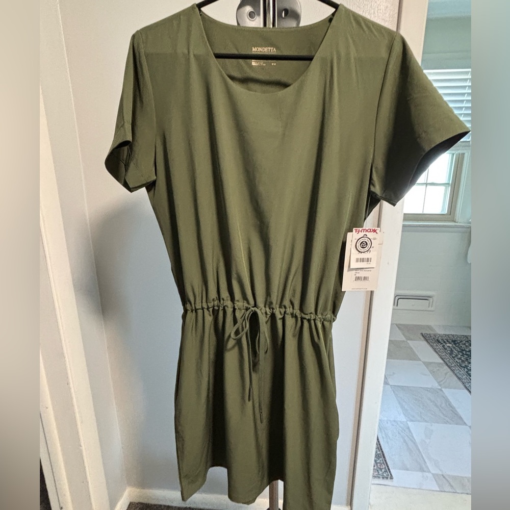 Women’s athletic dress size medium